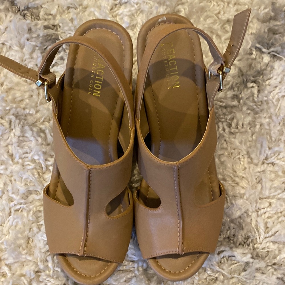 Kenneth Cole Reaction Tan Wedge Sandal Size 9.5